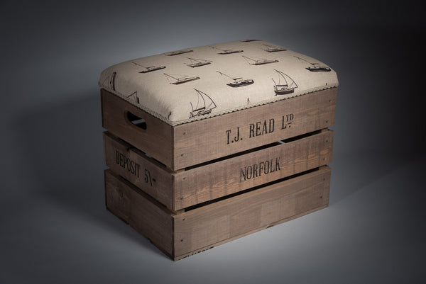 Sailing boats storage stool